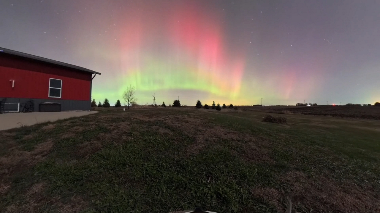 Time-lapse of northern lights captured in St. Clair, Ontario