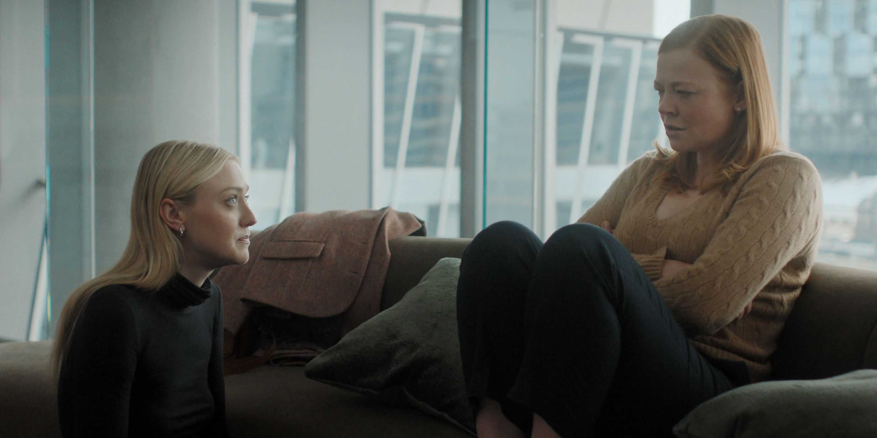 Jenny (Dakota Fanning) talking to Marissa (Sarah Snook) in All Her Fault.
