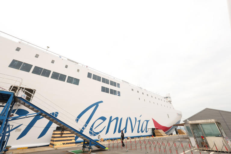 좌초된 퀸제누비아2호 사고 현장