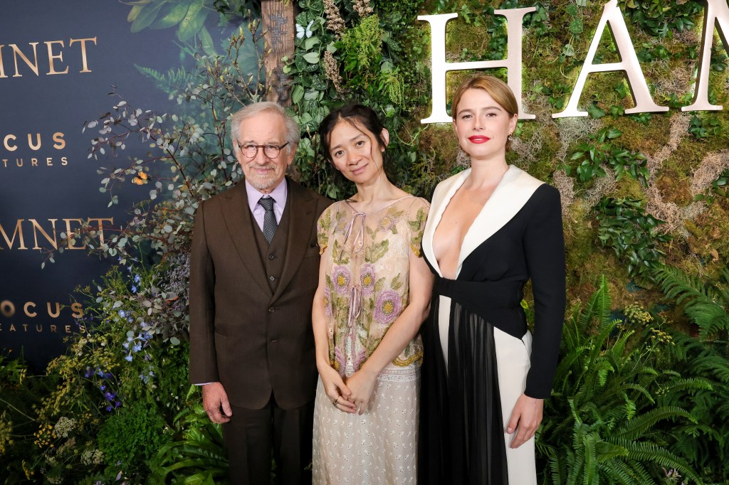 Steven Spielberg afirma que está «luchando contra la corriente» para mantener películas como ‘Hamnet’ en cartelera y que no se trate solo de superproducciones.