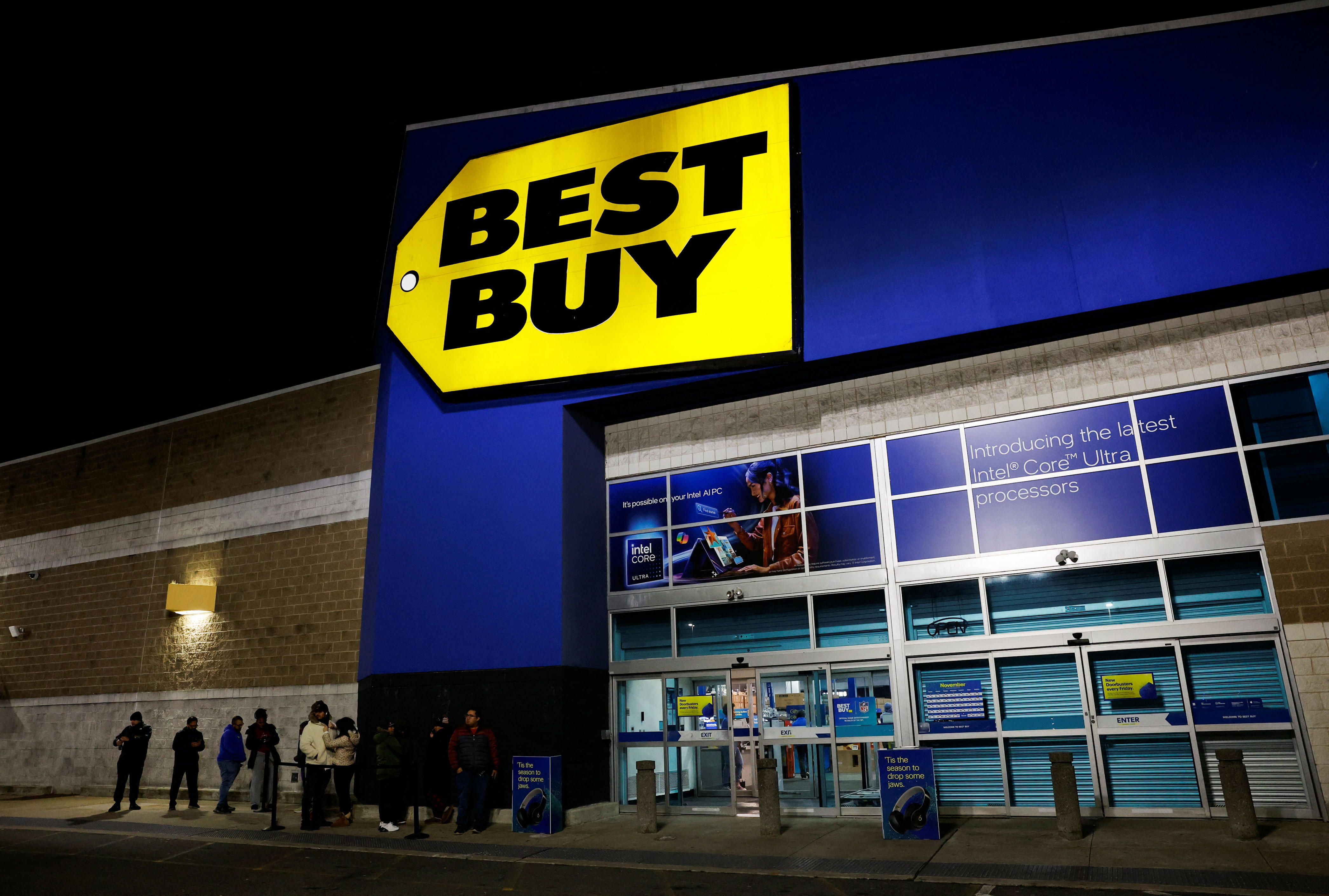what-time-do-stores-open-on-black-friday-see-operating-hours