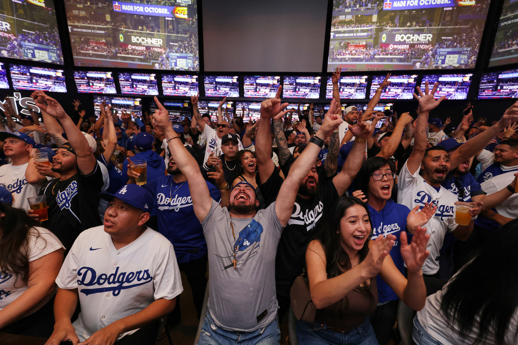 MLB's new media deals with ESPN, NBC and Netflix total $800M annually