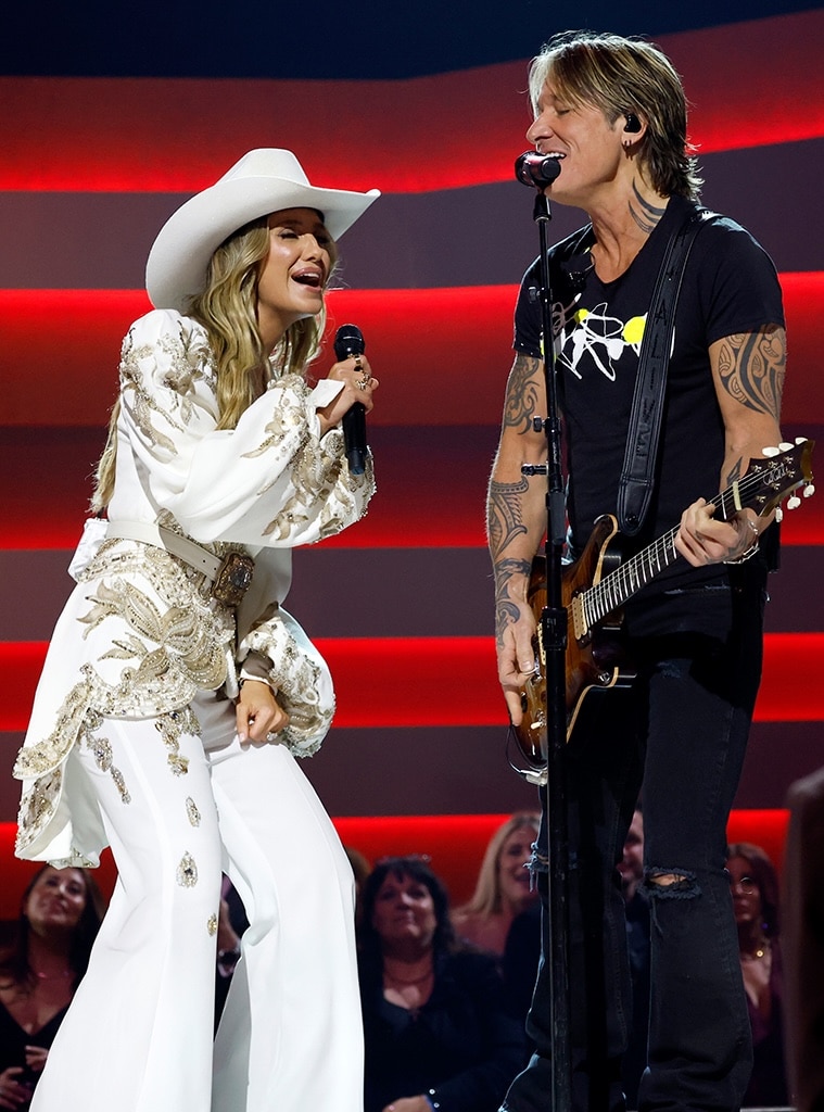 Keith Urban Returns to Stage at CMA Awards After Nicole Kidman Split