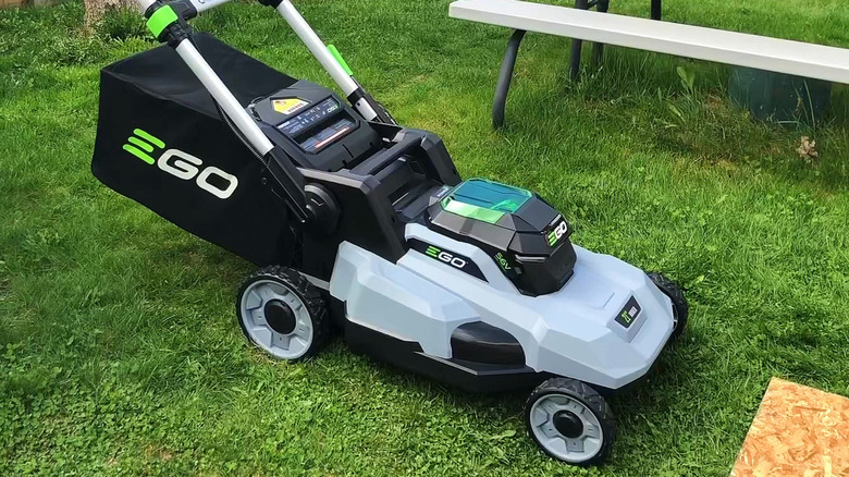 This EGO Electric Lawn Mower Has Over 4K 5-Star Reviews - Here's What ...