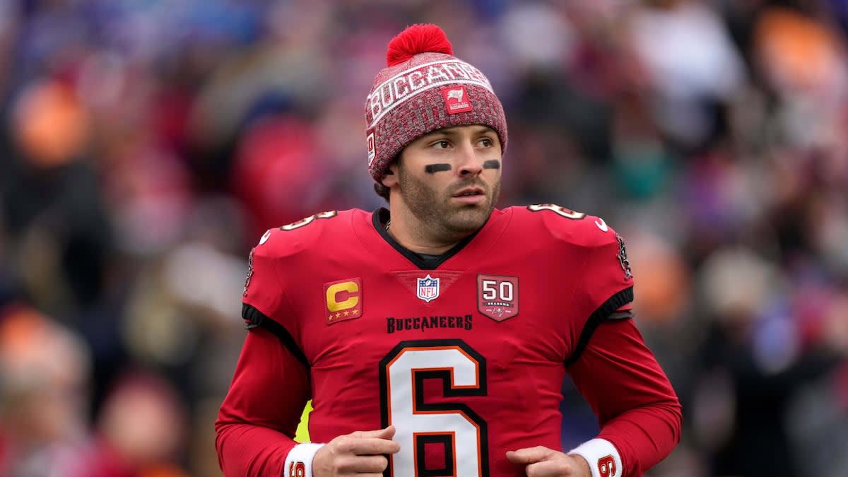 6 Bucs players, a handful of
