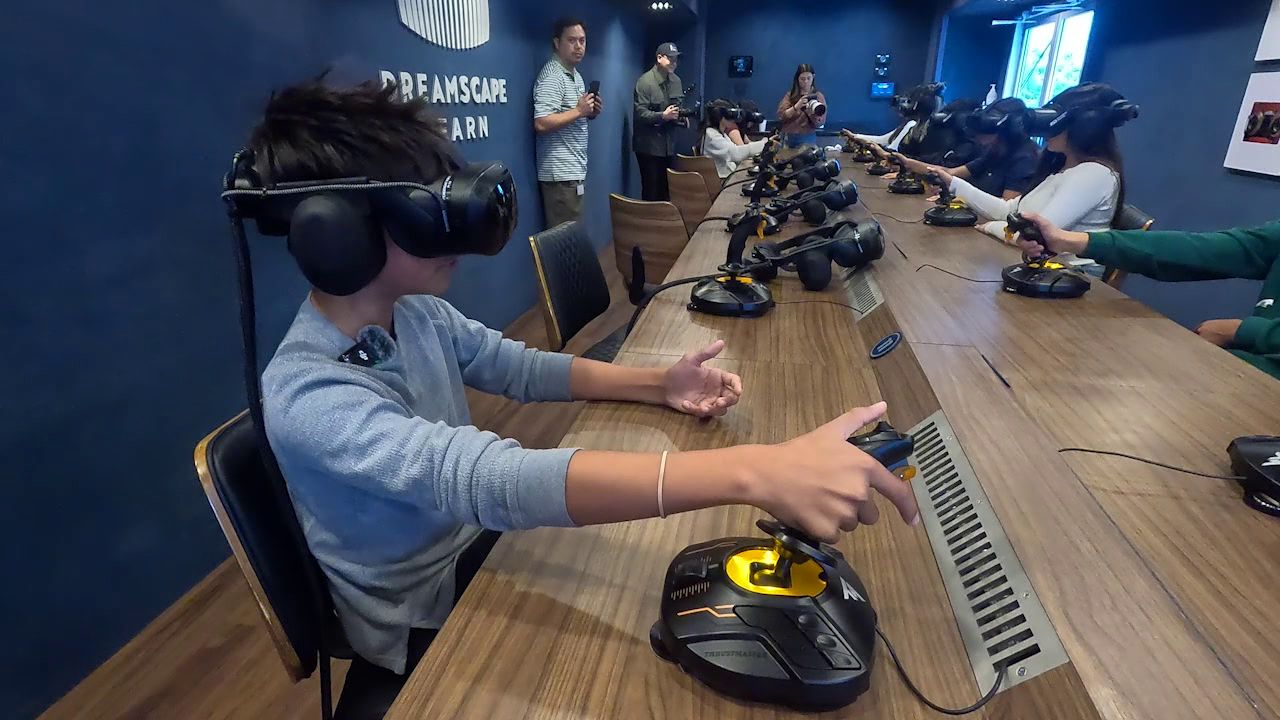 Students use VR to become field biologists