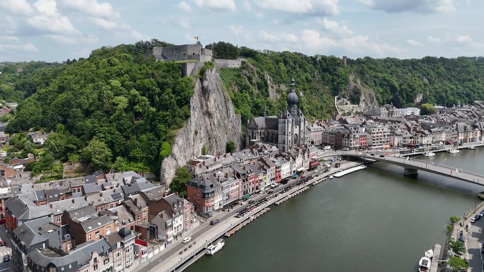 Namur : Un drone découvre une superbe ville médiévale belge