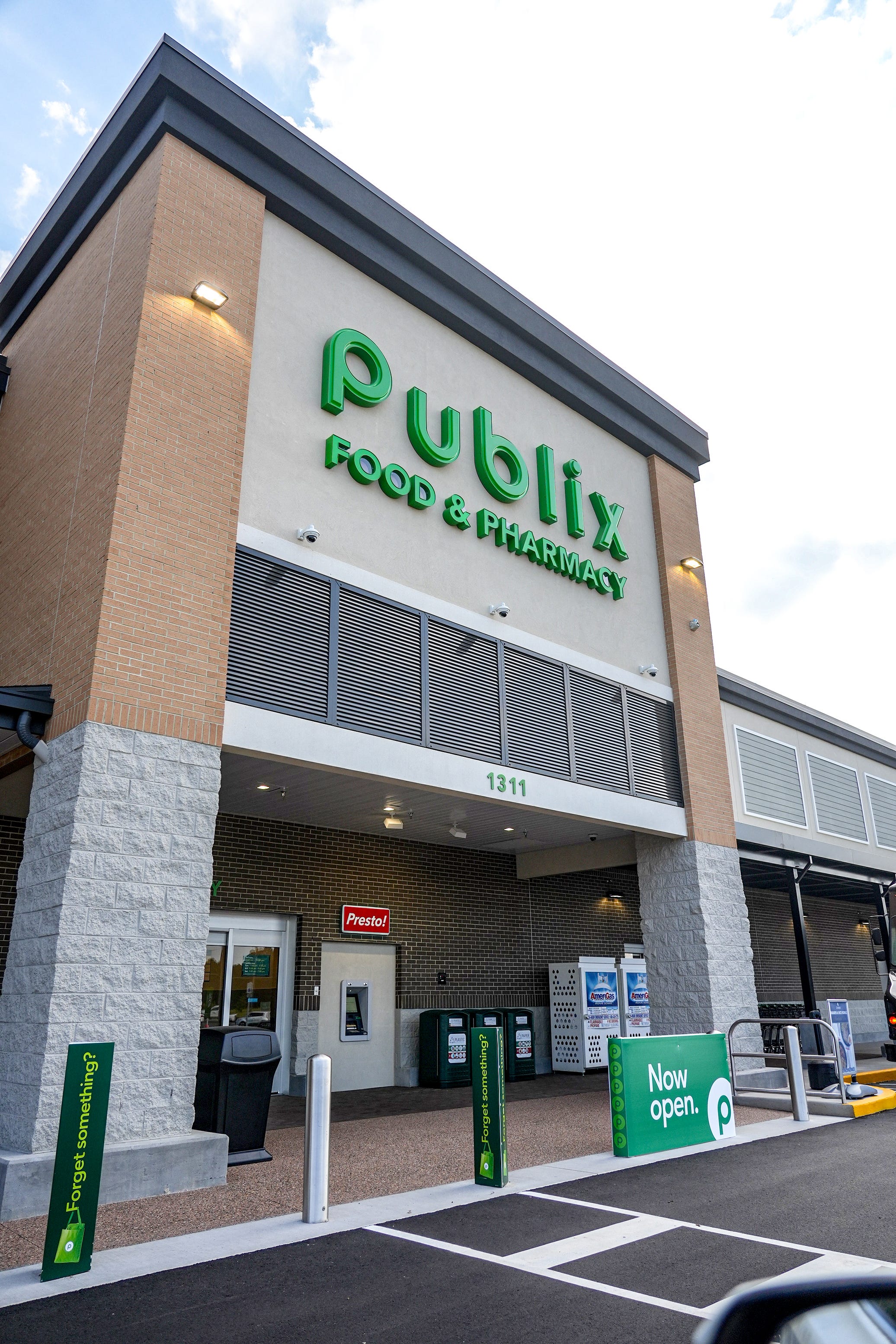 what-grocery-stores-are-open-closed-for-thanksgiving-2025-in-sc