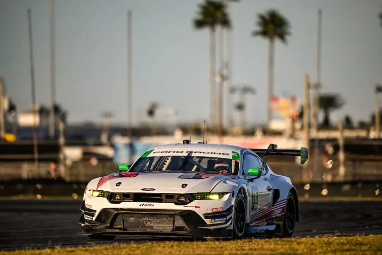 Test a Daytona: Ferrari porta al debutto la 296 GT3 Evo
