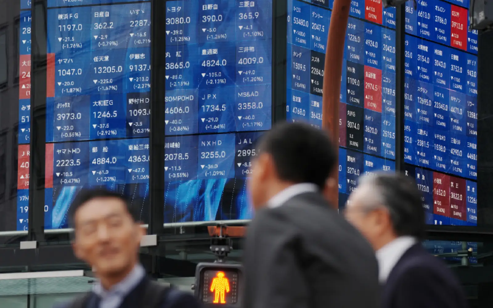 Asian stocks count on AI boom to offset Gulf risks
