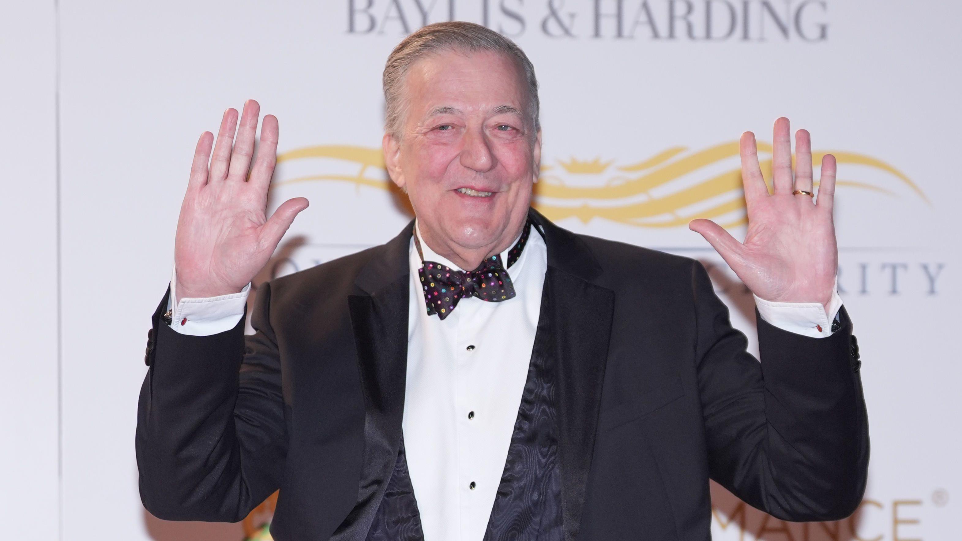 William and Catherine meet Paddington at Royal Variety Performance