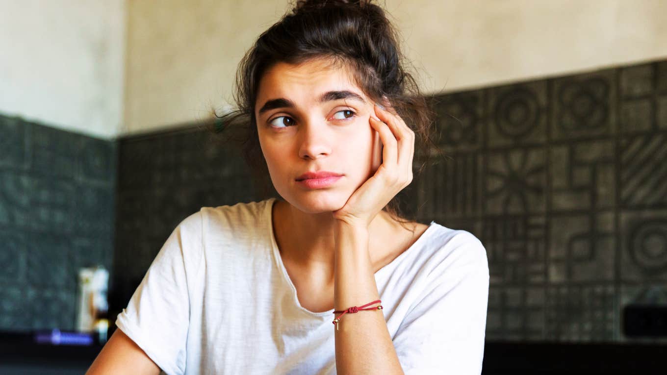 Experts Say There's 6 Situations When You Don’t Have To Accept An