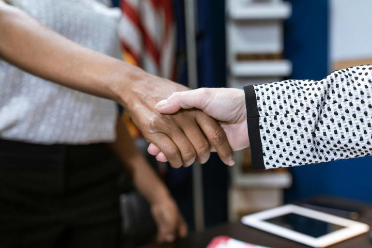 8 Acts of Courage That Show You're the Bigger Person in Divorce