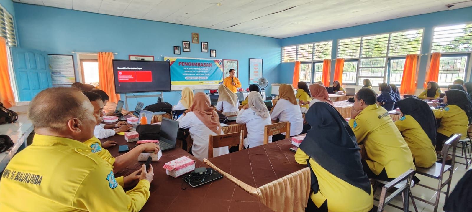 AA1QO9js Mengenal Dr. Muhammad Yusran, Penggerak Literasi AI di Bulukumba