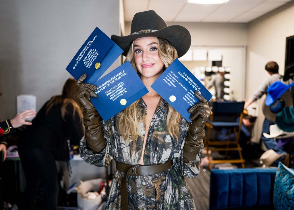 Lainey Wilson wins 2025 CMA Awards' entertainer of the year