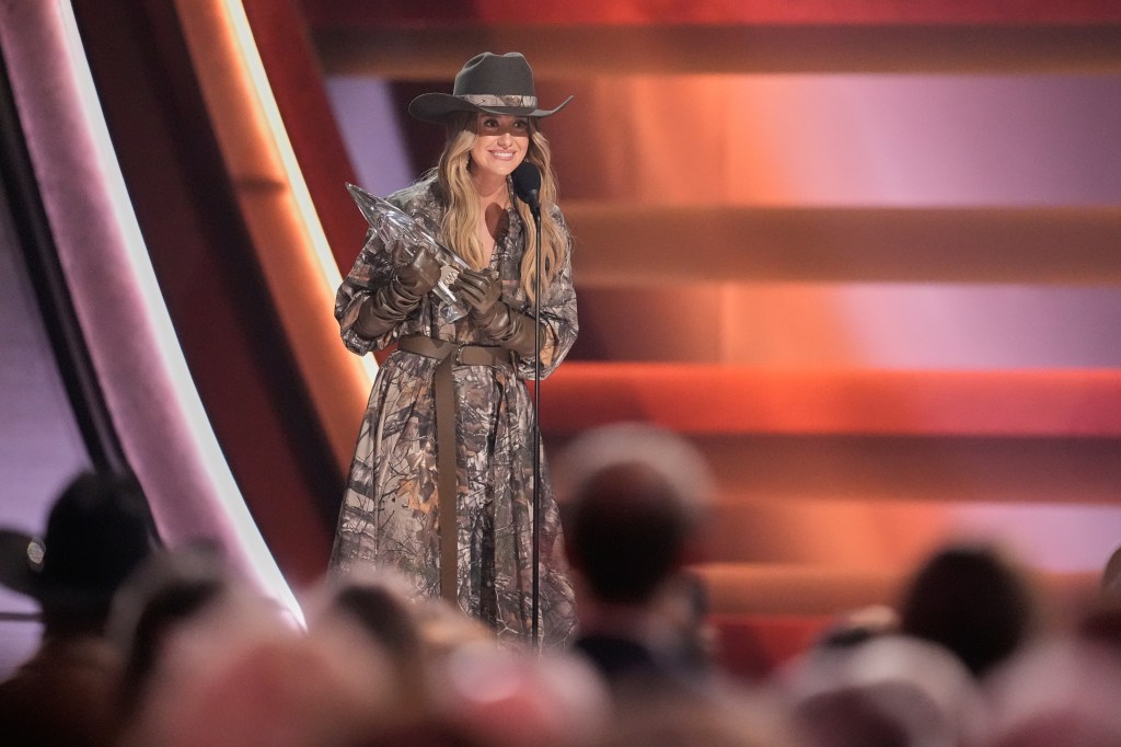 Lainey Wilson wins 2025 CMA Awards' entertainer of the year