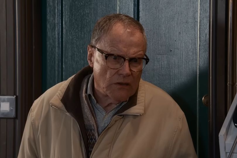 Coronation Street fans 'seal' reason for Roy Cropper's prison penpal ...