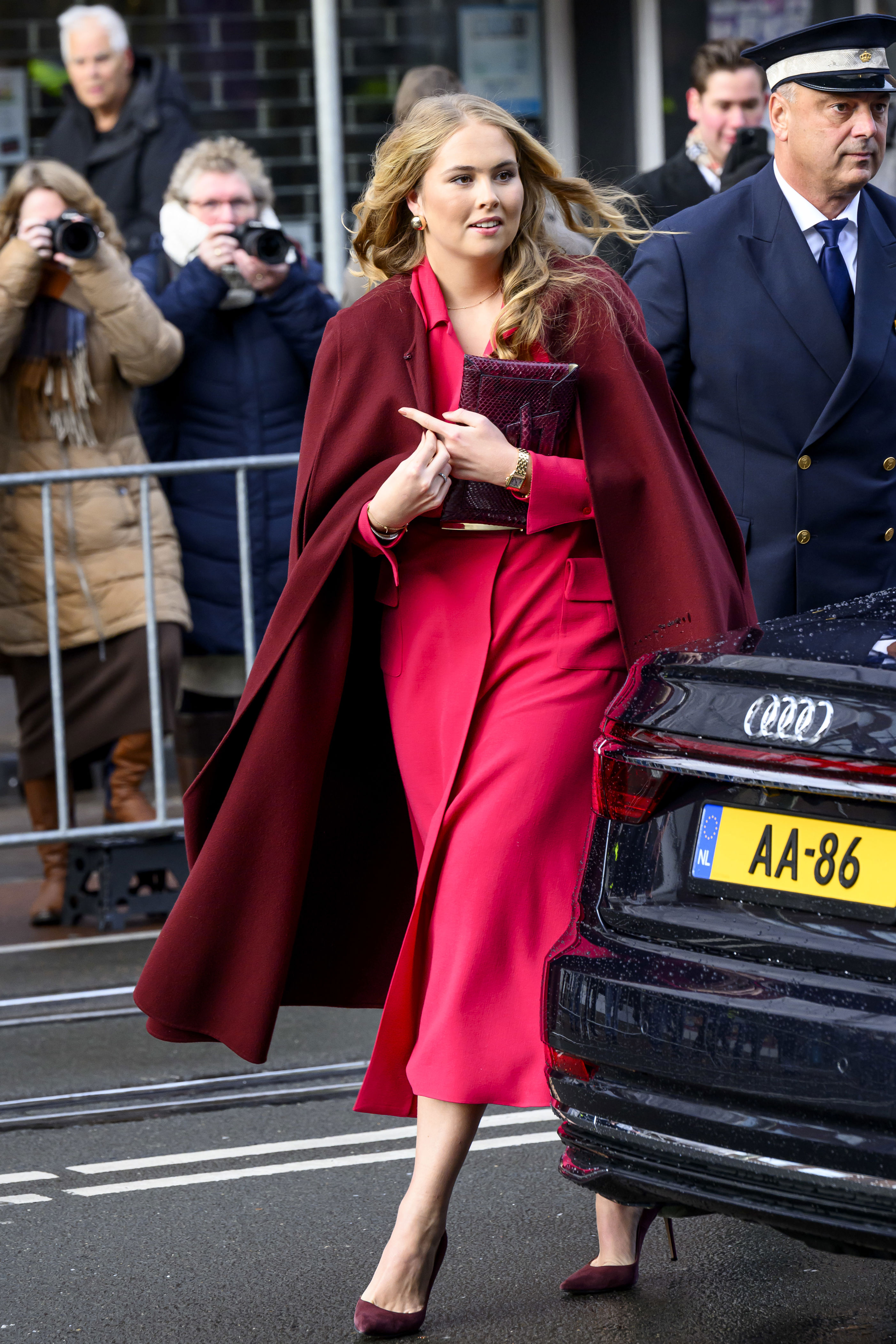 Amalia steelt de show bij 80 jaar parlementaire vrijheid in Máxima’s ...