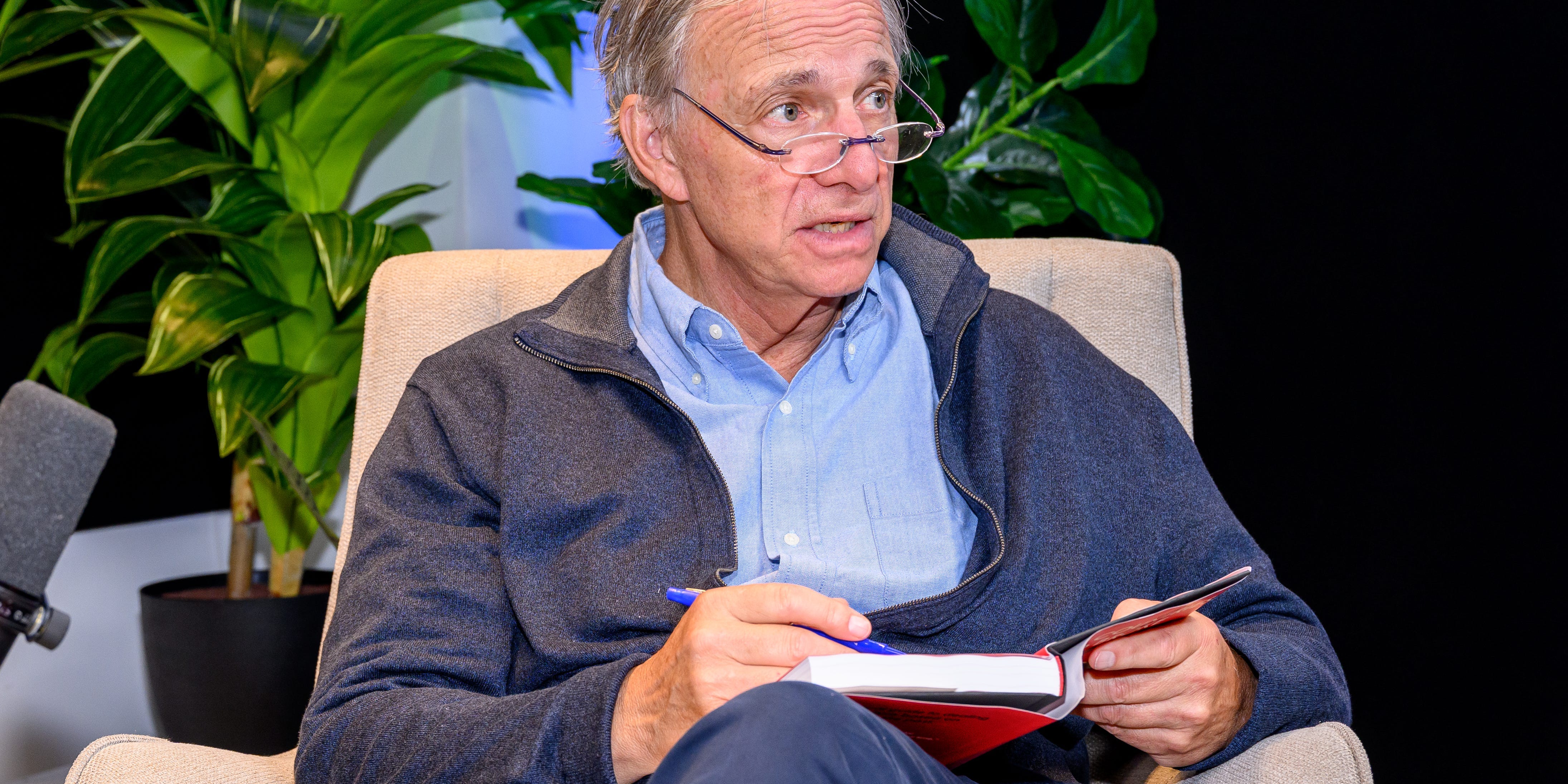 Billionaire investor Ray Dalio says there's one reason not to sell ...
