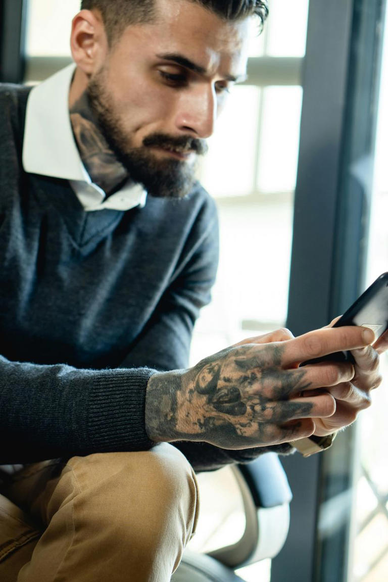 If a Man Shows These 9 Behaviors, He's Probably Not Someone You Should ...