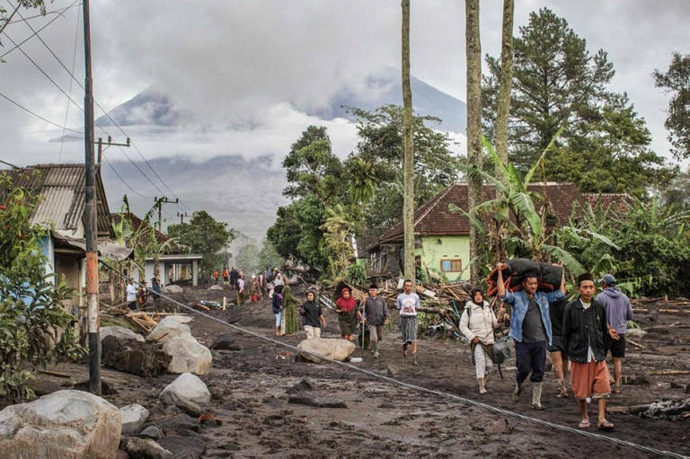 Eruption forces rescue of over 170 climbers on Indonesian volcano