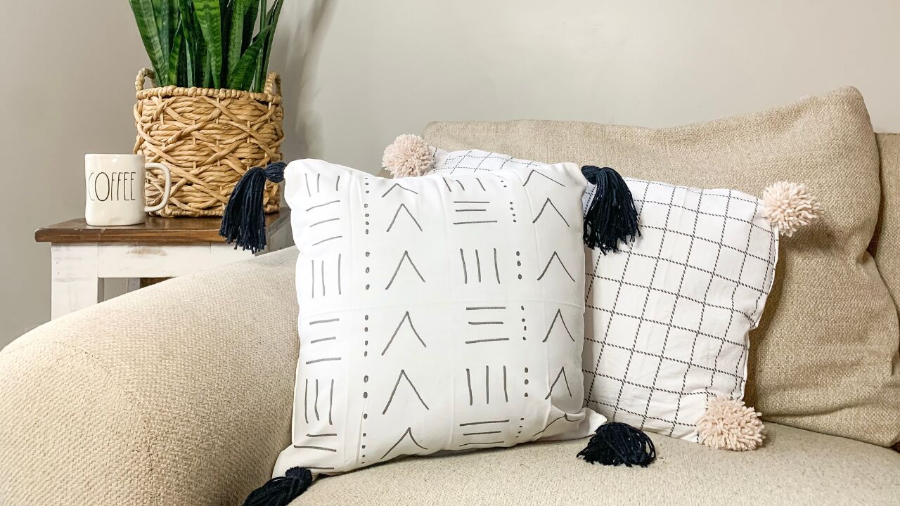 No-Sew Table Napkin Couch Pillows