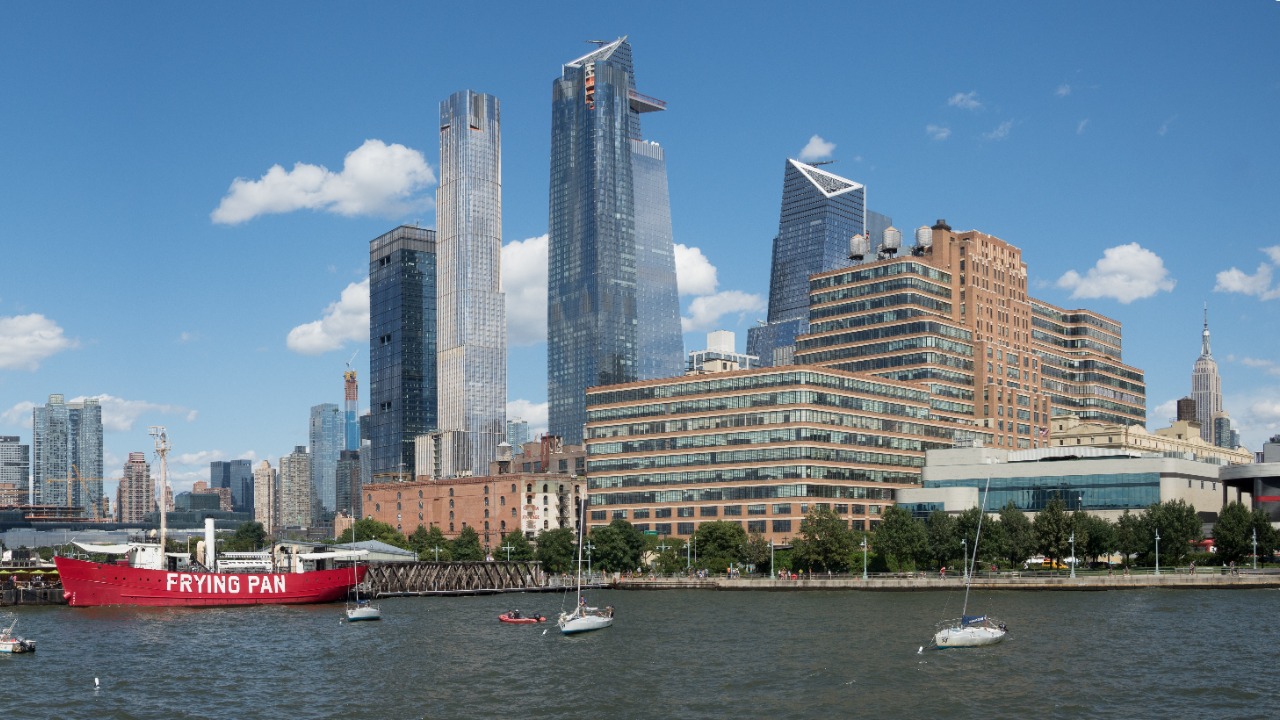 Manhattan's 35 Hudson Yards fetches about