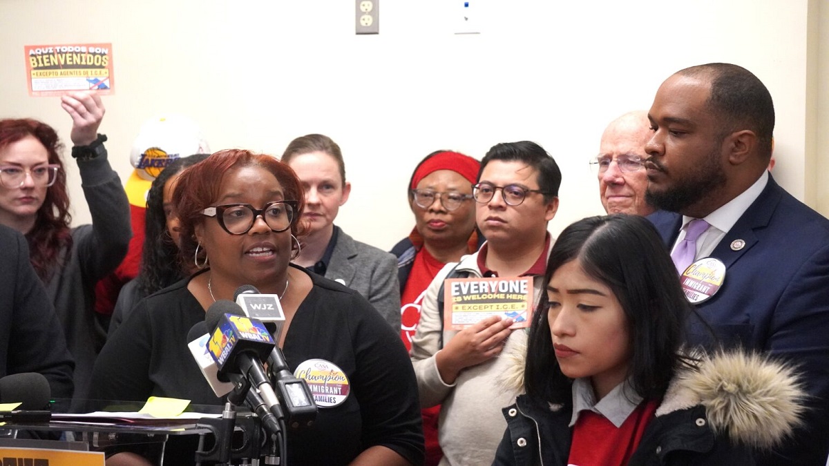 Bill to ban local police cooperation with ICE to return, with important ...