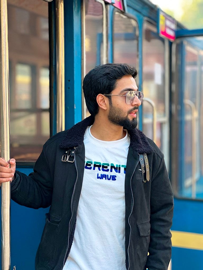 25 YO Bengaluru doctor, who is also a Dakhni star, is all set to launch ...