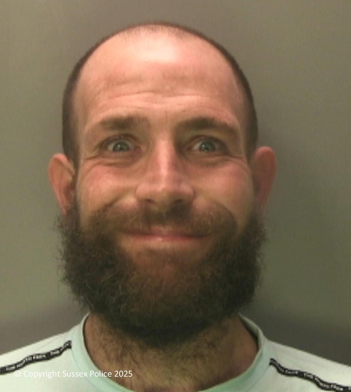 Police launch appeal to locate wanted man with links to Bognor and Brighton