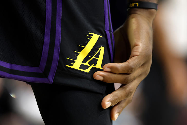 Joey, Jesse Buss send emotional message after Lakers firing