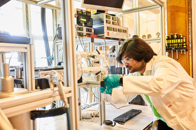 Conductive hydrogel mimics brain softness for flexible bioelectronic ...