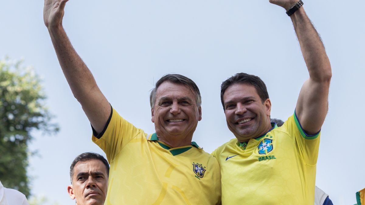 Golpe da gasolina de Ramagem já foi aplicado por Bolsonaro quando era deputado