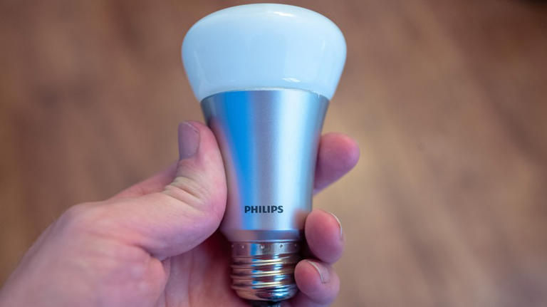 3 Things You Need To Know Before Buying & Installing A Smart Light Bulb