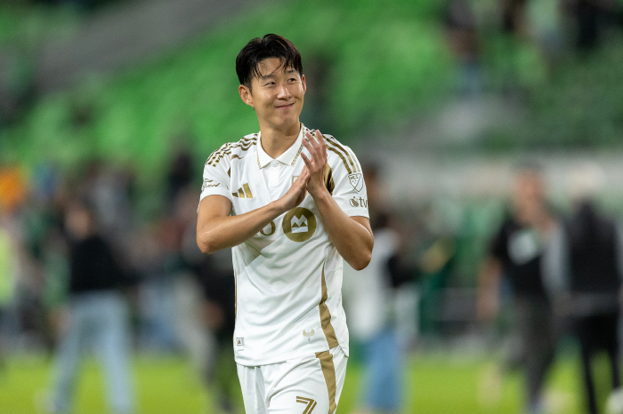 Here we go 77 000 seat son heung min vs lionel messi a match of the