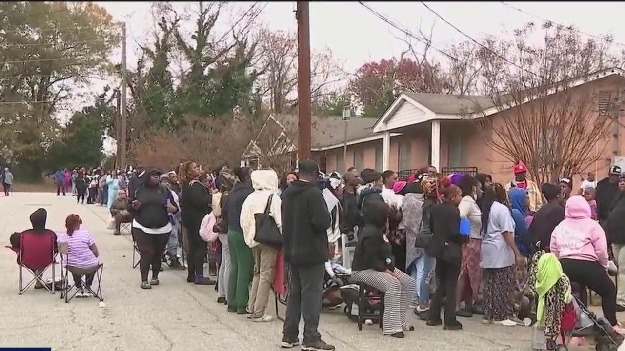 Rare housing wait list opens causing 'mayhem'