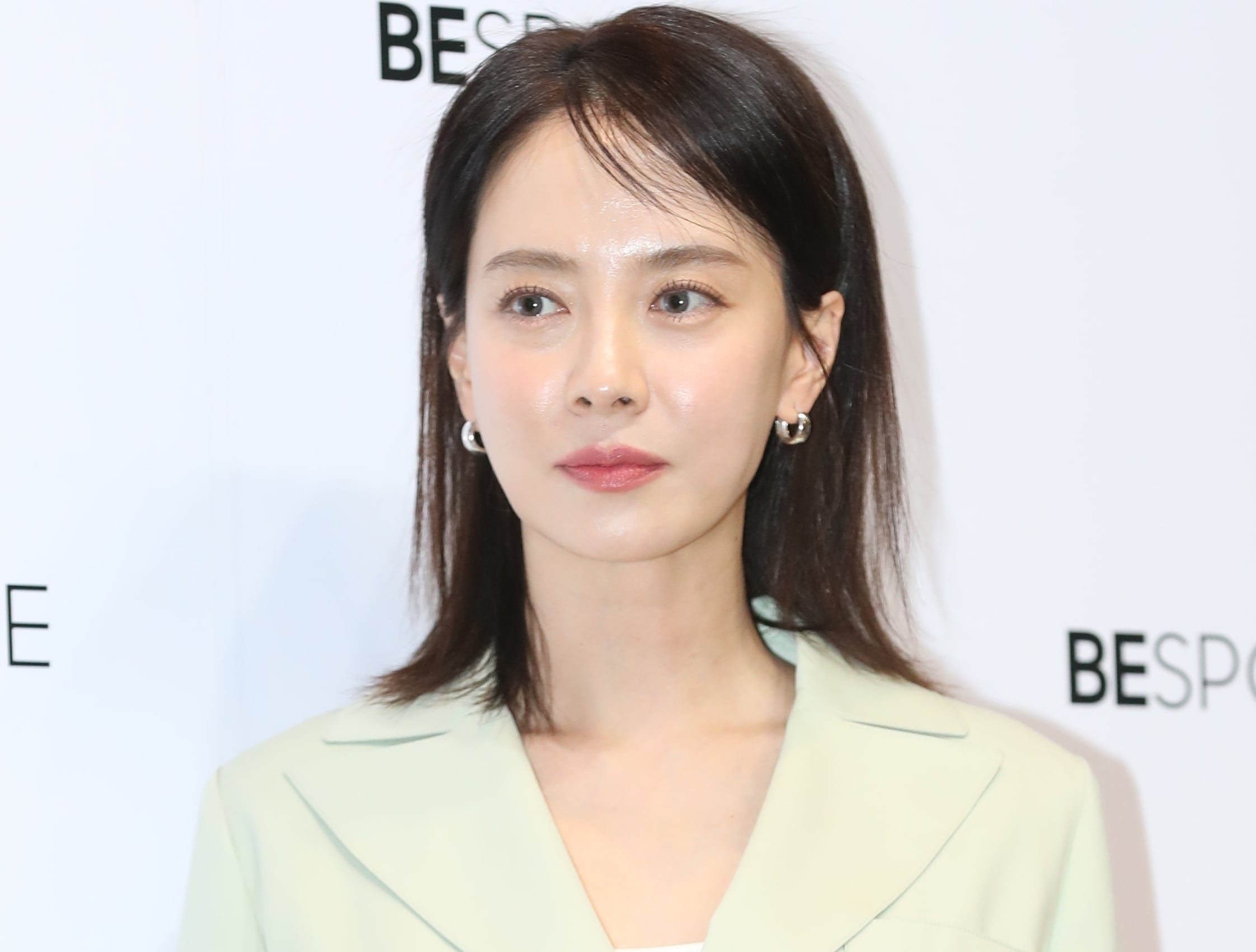 Song Ji-hyo's Agency Threatens Legal Action Over Father's Debt Allegations