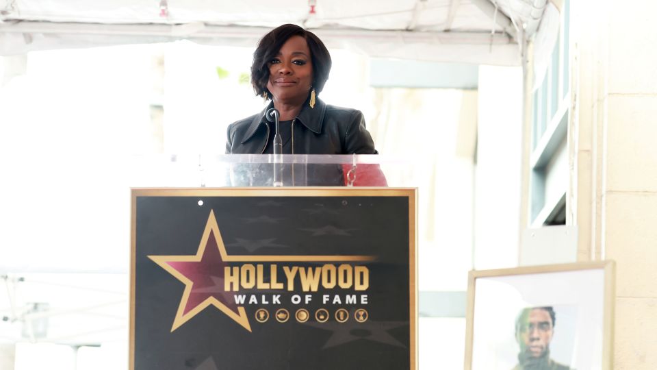 Chadwick Boseman homenajeado con una estrella póstuma en el Paseo de la Fama de Hollywood: «Fue un líder increíble».