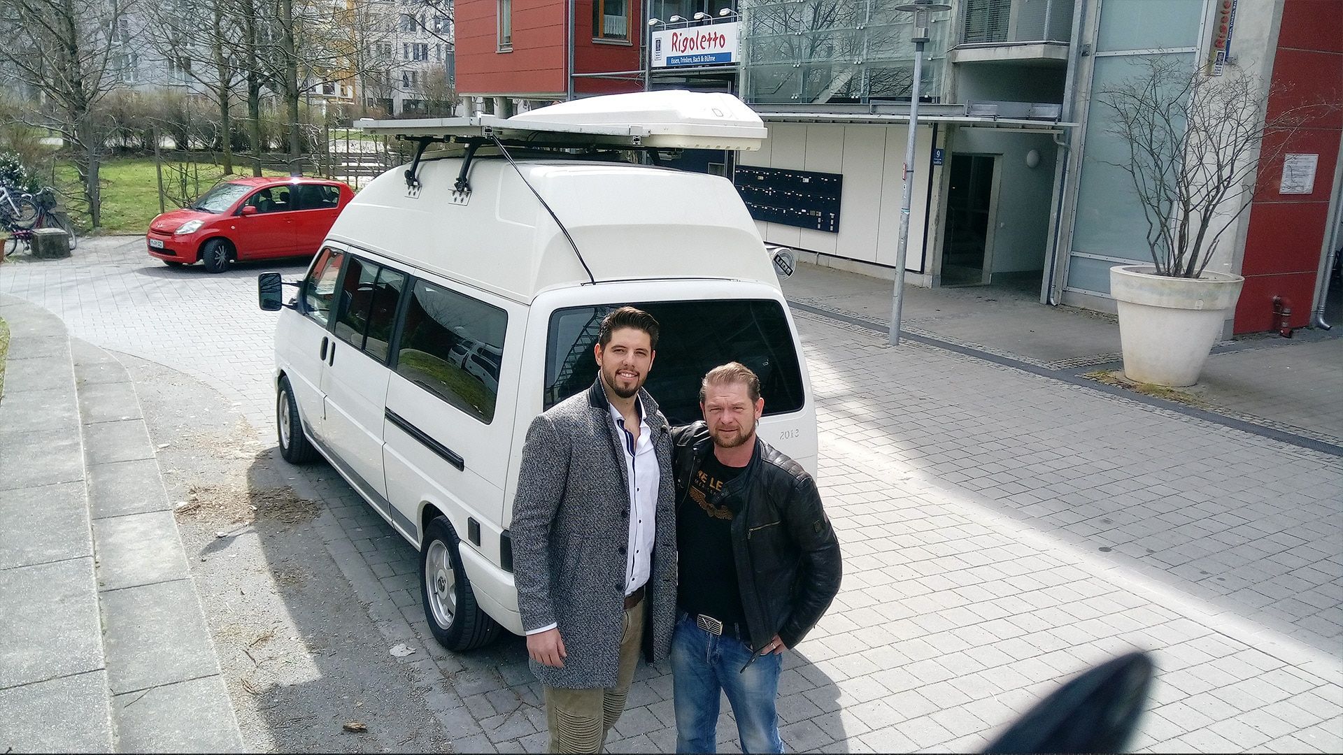 Fabelhafte Camperin Sucht Camper Bild