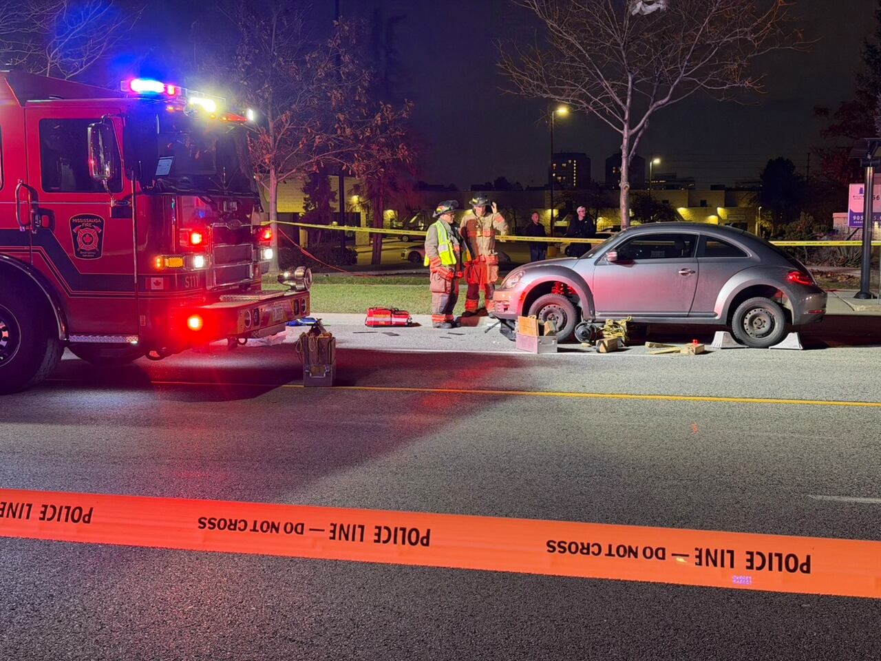Teen dies after being struck by 2 vehicles in Mississauga, police say