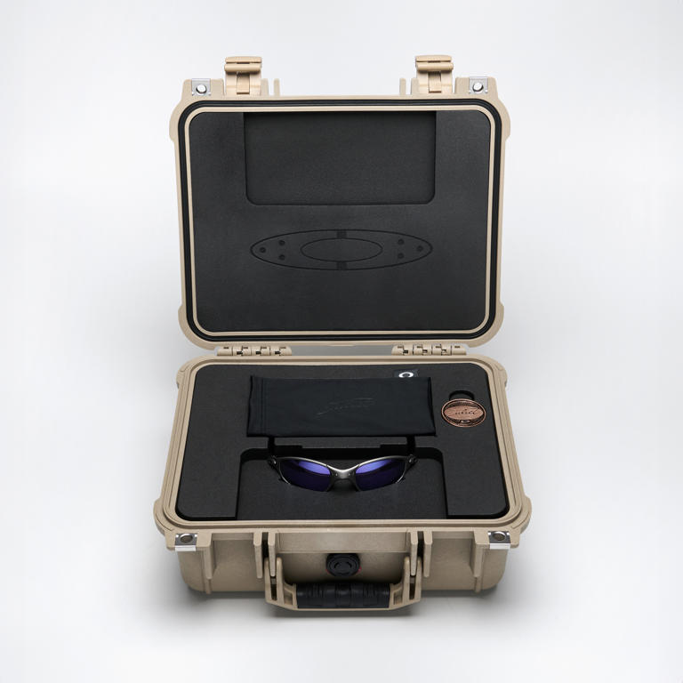 小物 Tratvis Scott Oakley MUZM X-l Juliet Oakley MUZM X-Metal Juliet reissued by Travis Scott