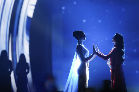 Aptal güzel kraliçe seçildi