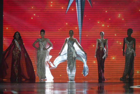 Aptal güzel kraliçe seçildi