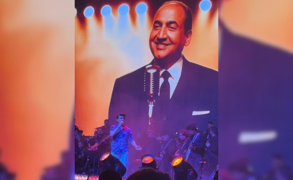 Sonu Nigam Sings AI-Powered Live Duet With Mohammed Rafi. 