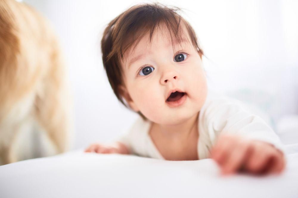 AA1QRj0y Fase Babbling Kunci Pengembangan Bahasa Bayi