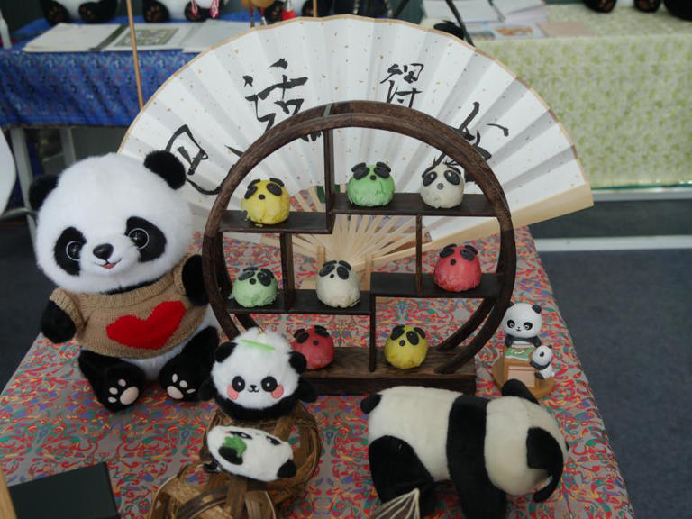 パンダ文化クリエーティブ製品のマーケット開催 中国・四川省成都市