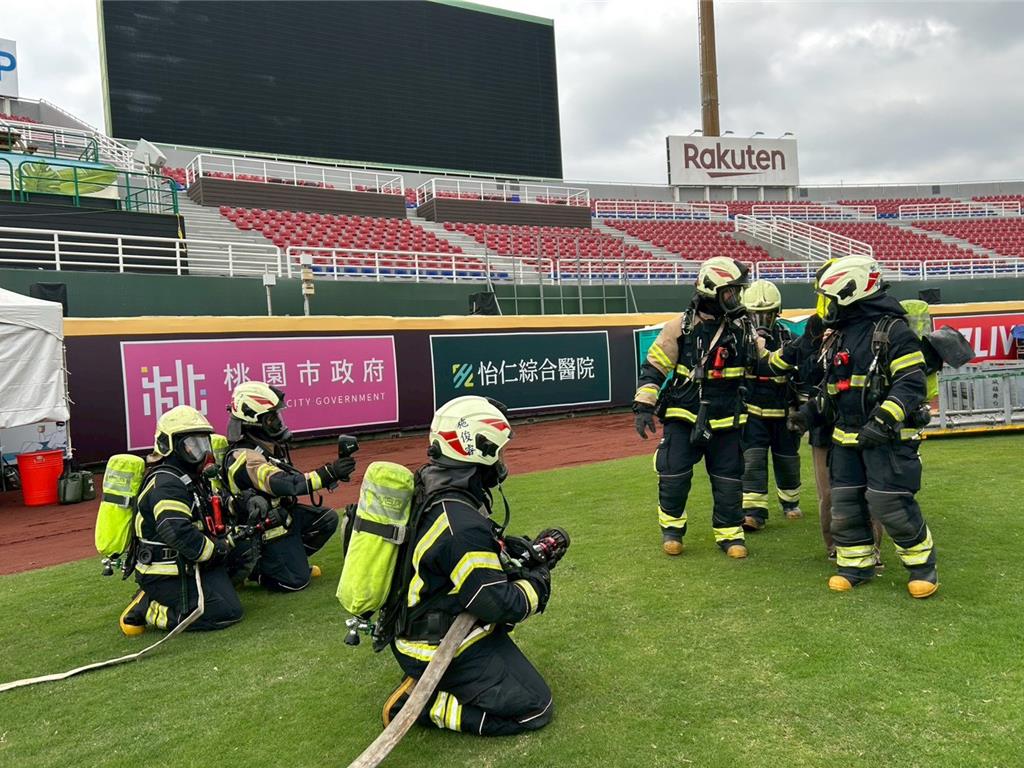 防患未然！火球祭登場在即 桃園消防演練棒球場火警