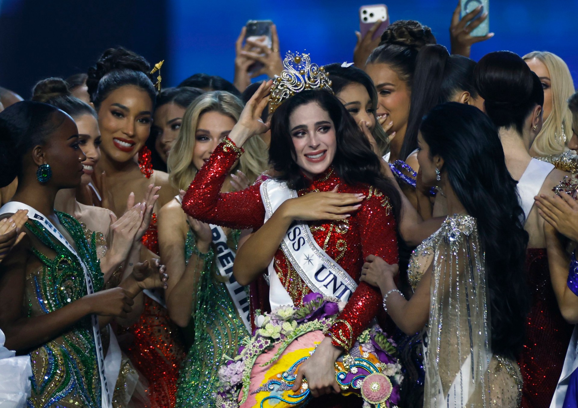 Bosch (C) with fellow beauty queens after being crowned as Miss Universe 2025 (Picture: EPA)