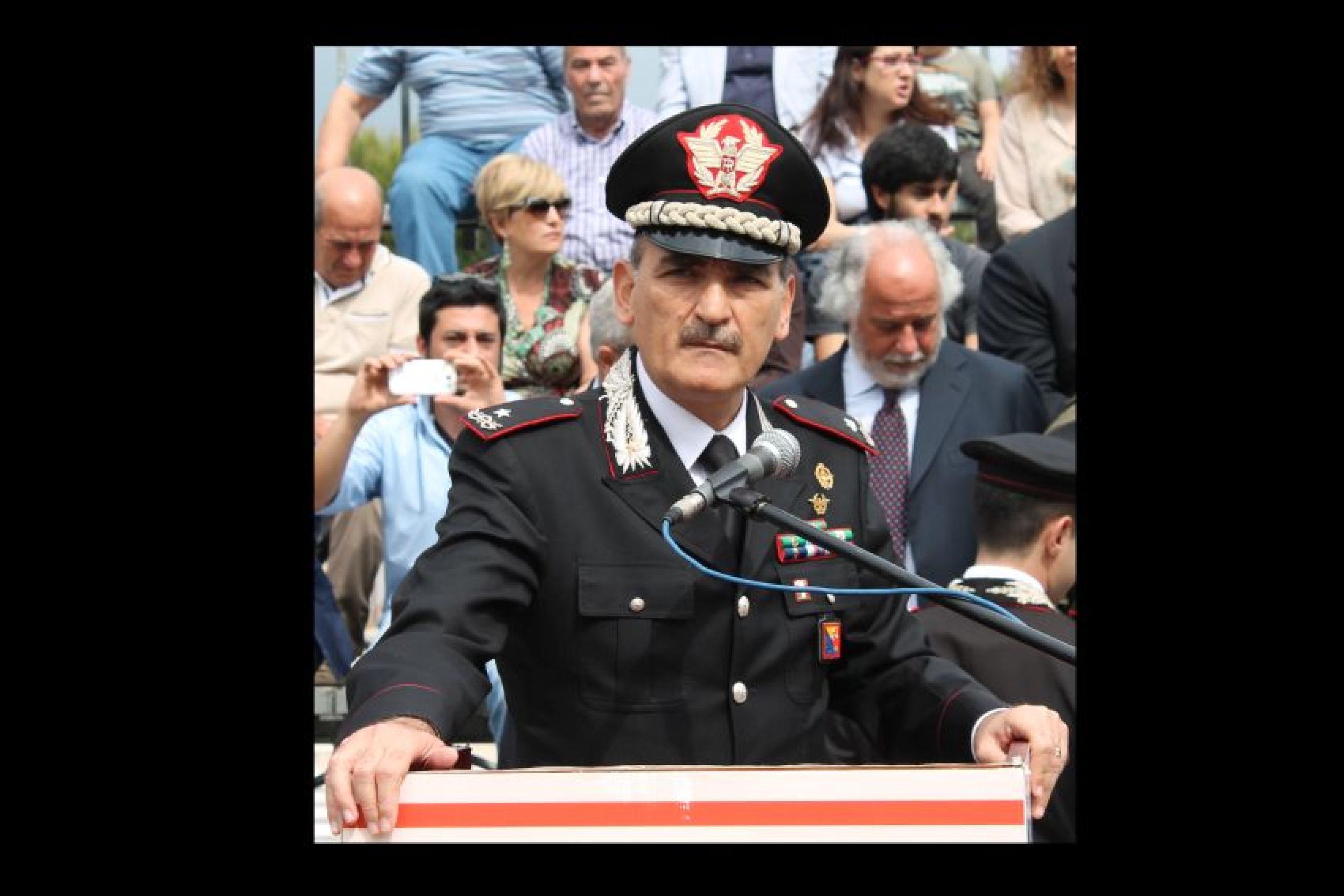 Generale Governale riceve croce d'oro al merito dei carabinieri