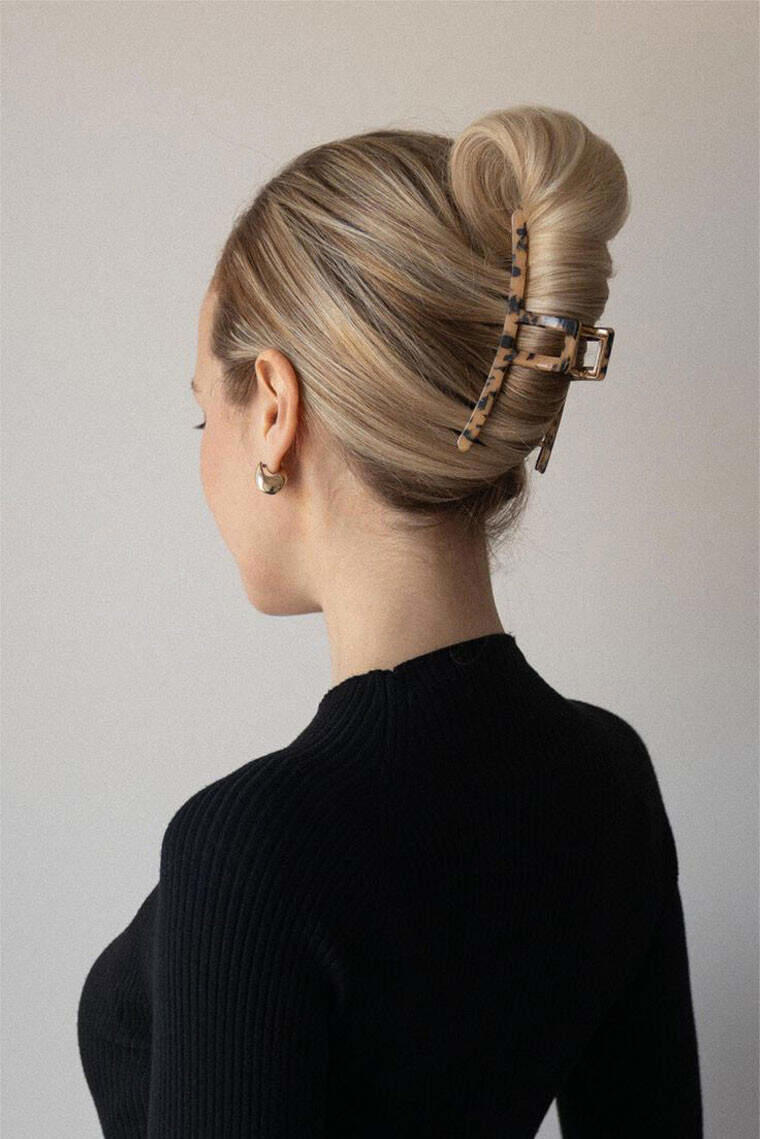 8 Gorgeous Hairstyles for Greasy Hair Days